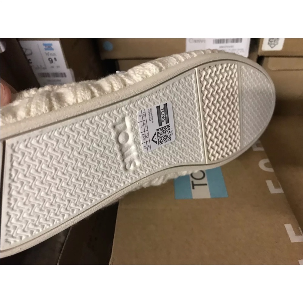 TOMS NATURAL CABLE KNIT SLIP ONS NEW IN BOX - Picture 4 of 4